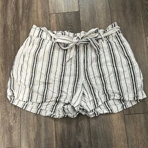 Old Navy Paper bag waisted shorts - size 18